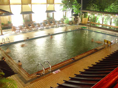 室內(nèi)水療池.jpg